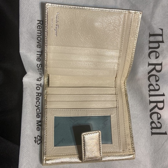 Salvatore Ferragamo wallet champagne gold - Picture 2 of 5